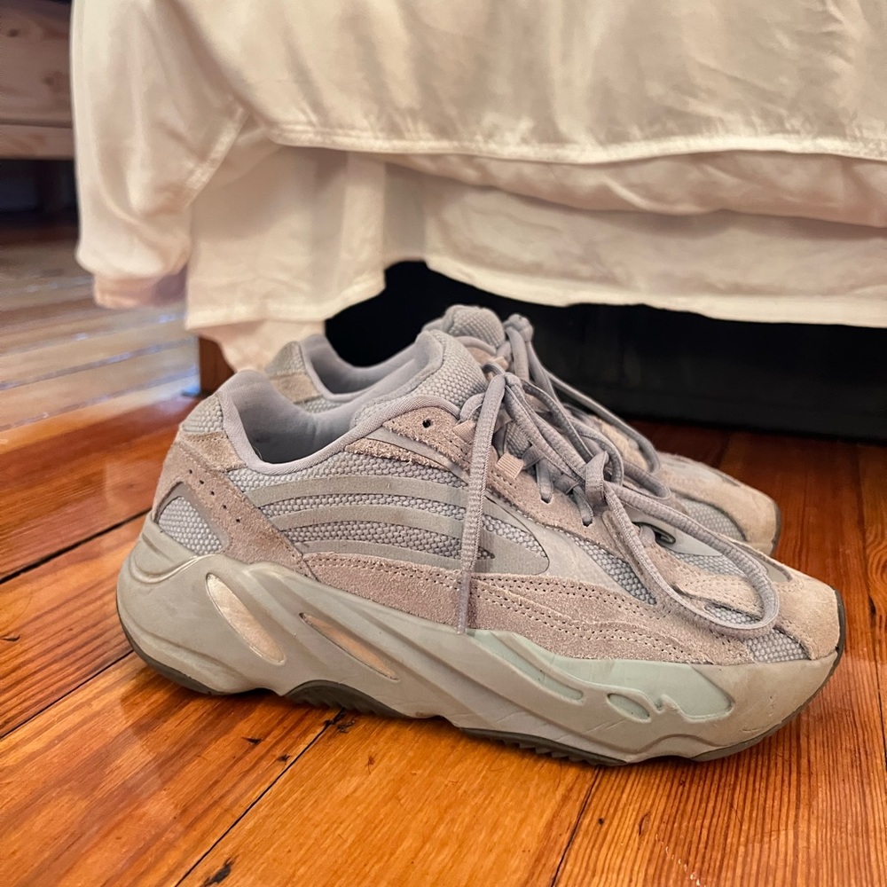 YEEZY 700 V2 HOSPITAL BLUE W7